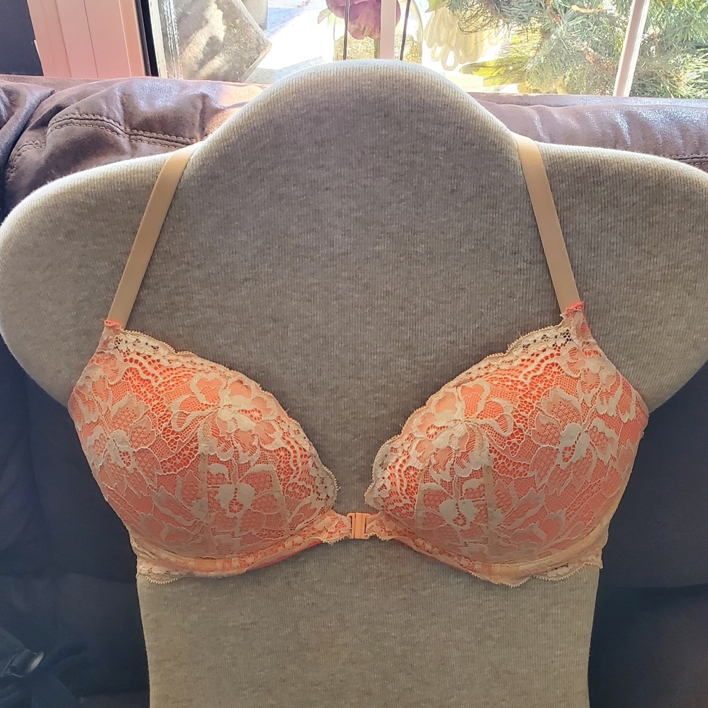 Pink-bra